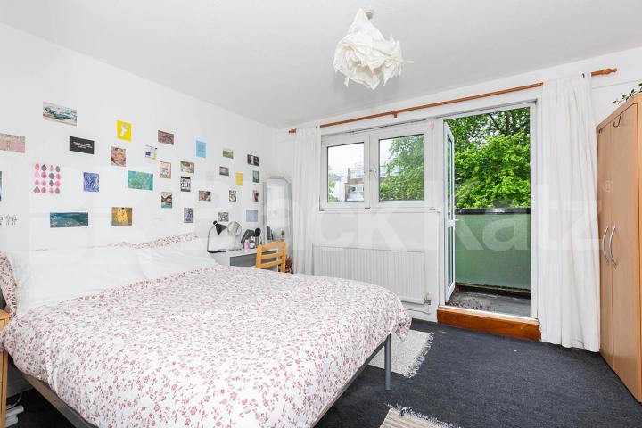 A split level 2/3 bedroom property with a large kitchen diner  Lindsey Mews, Islington